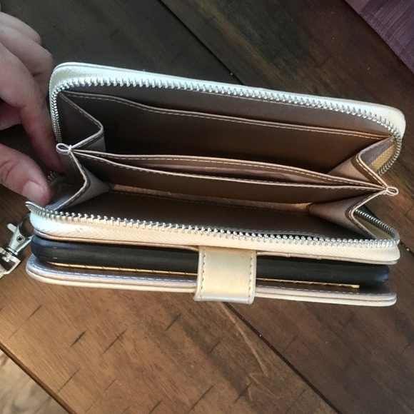 Woven Leather Wristlet w/ Cellphone Holder - Picture 4 of 4